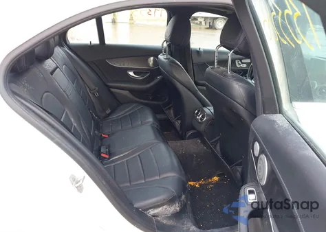 2015 Mercedes-Benz C 300 Sport 4Matic z USA, uszkodzony, nr VIN 55SWF4KB7FU025503